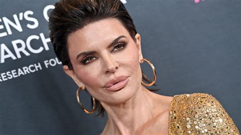 lisa rinna full frontal|Lisa Rinna shows off her body as she poses completely NUDE